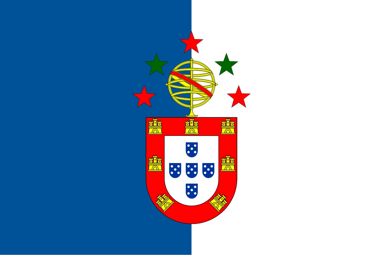 Bandera amb el camp blau i blanc, l’escut gran i l’esfera armilar envoltada de cinc estrelles